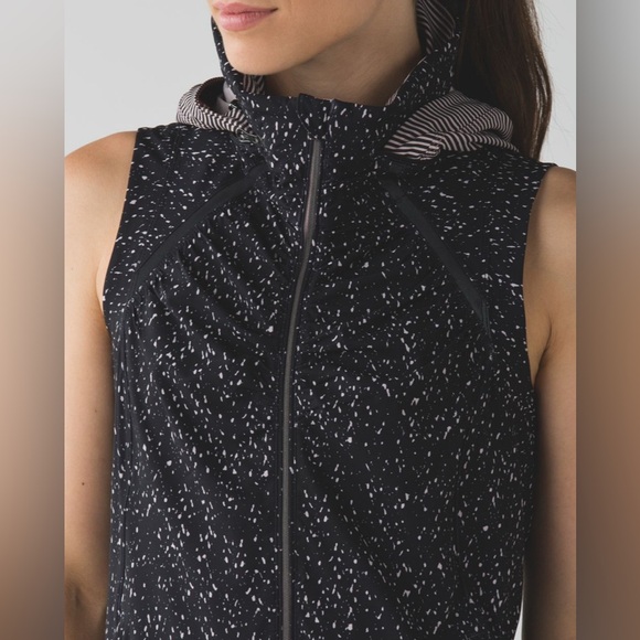 EUC 🍋 Lululemon Go The Distance Vest - Picture 11 of 16